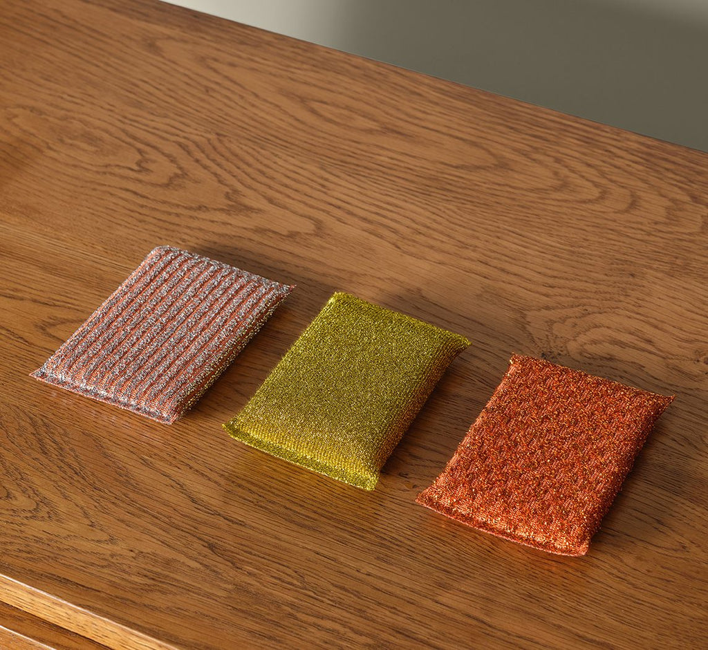METALLIC SPONGES IN PINK, TERRACOTTA AND GOLD