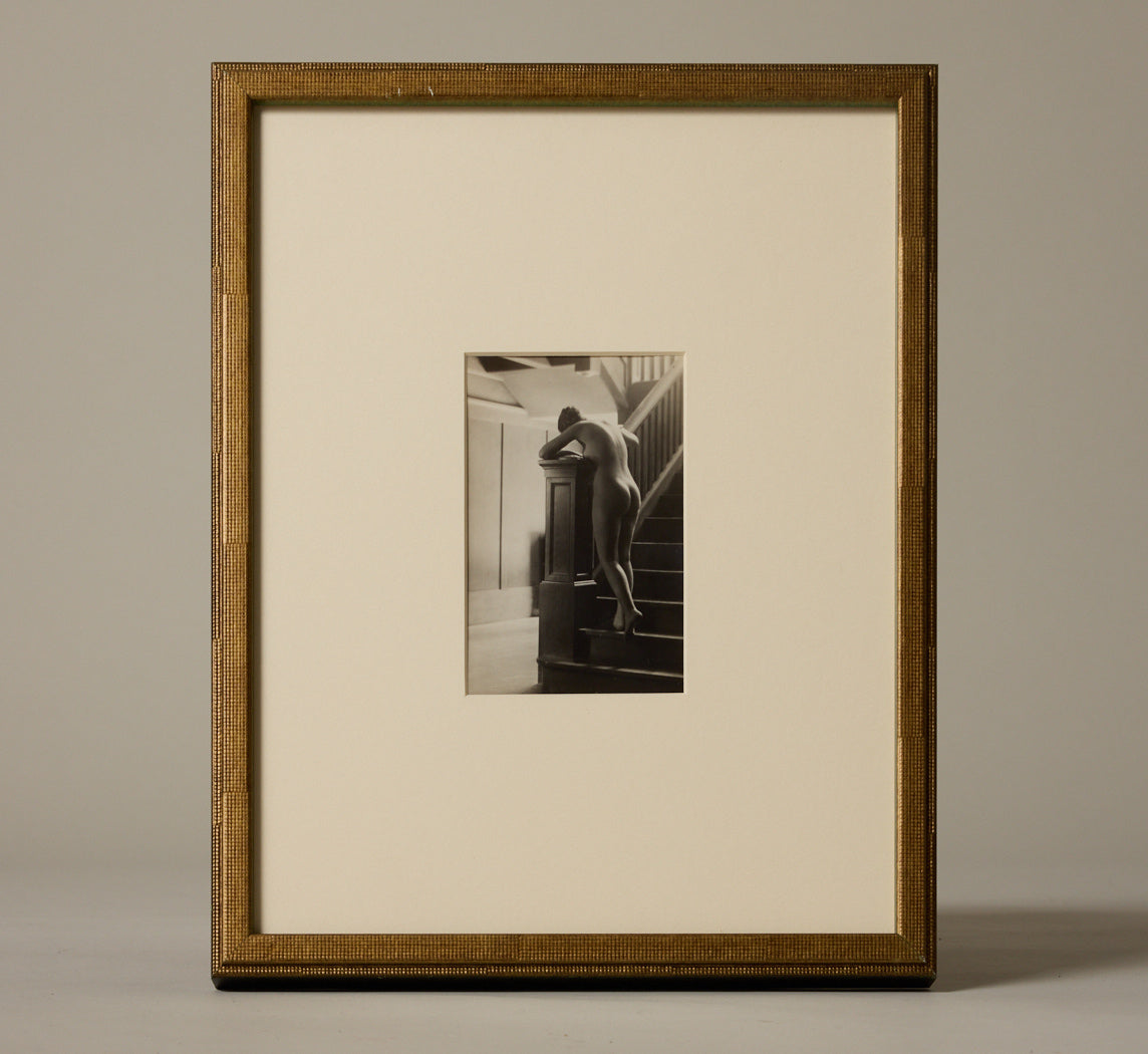 1920S NUDE WOMAN ON STAIRS