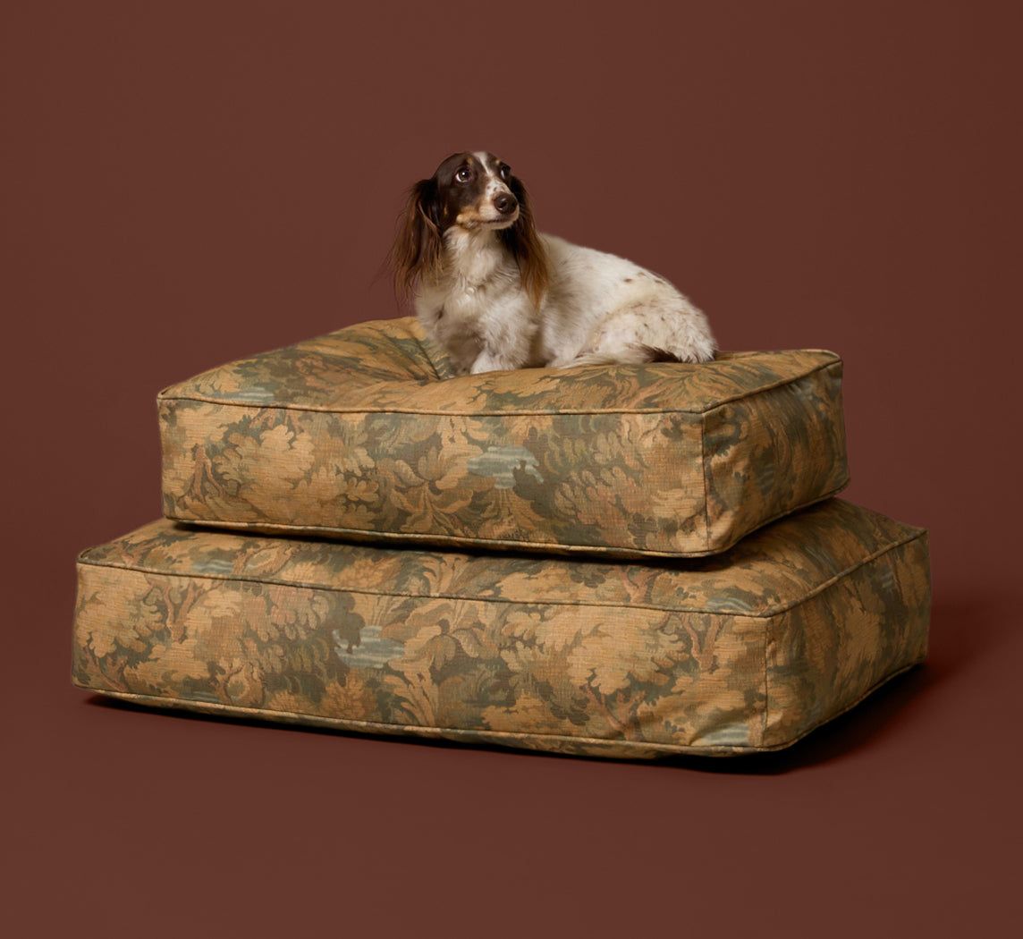 PIERCE & WARD DOG BED IN THE TAPESTRY (MULTIPLE SIZES)