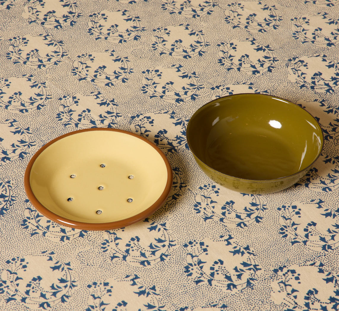 ROUND ENAMEL SOAP DISH IN MEADOW