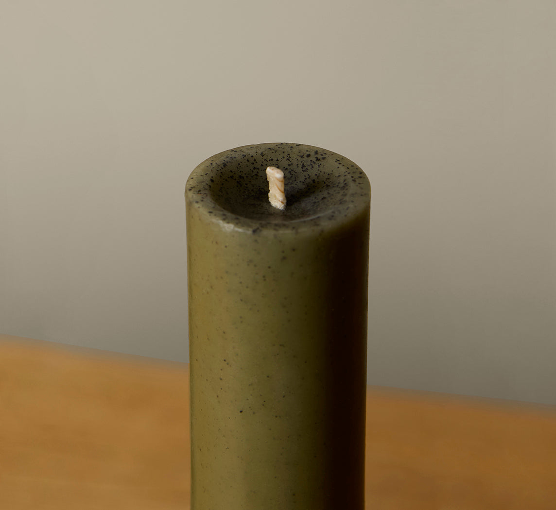 HANDS CHIMNEY CANDLE IN KOMBU
