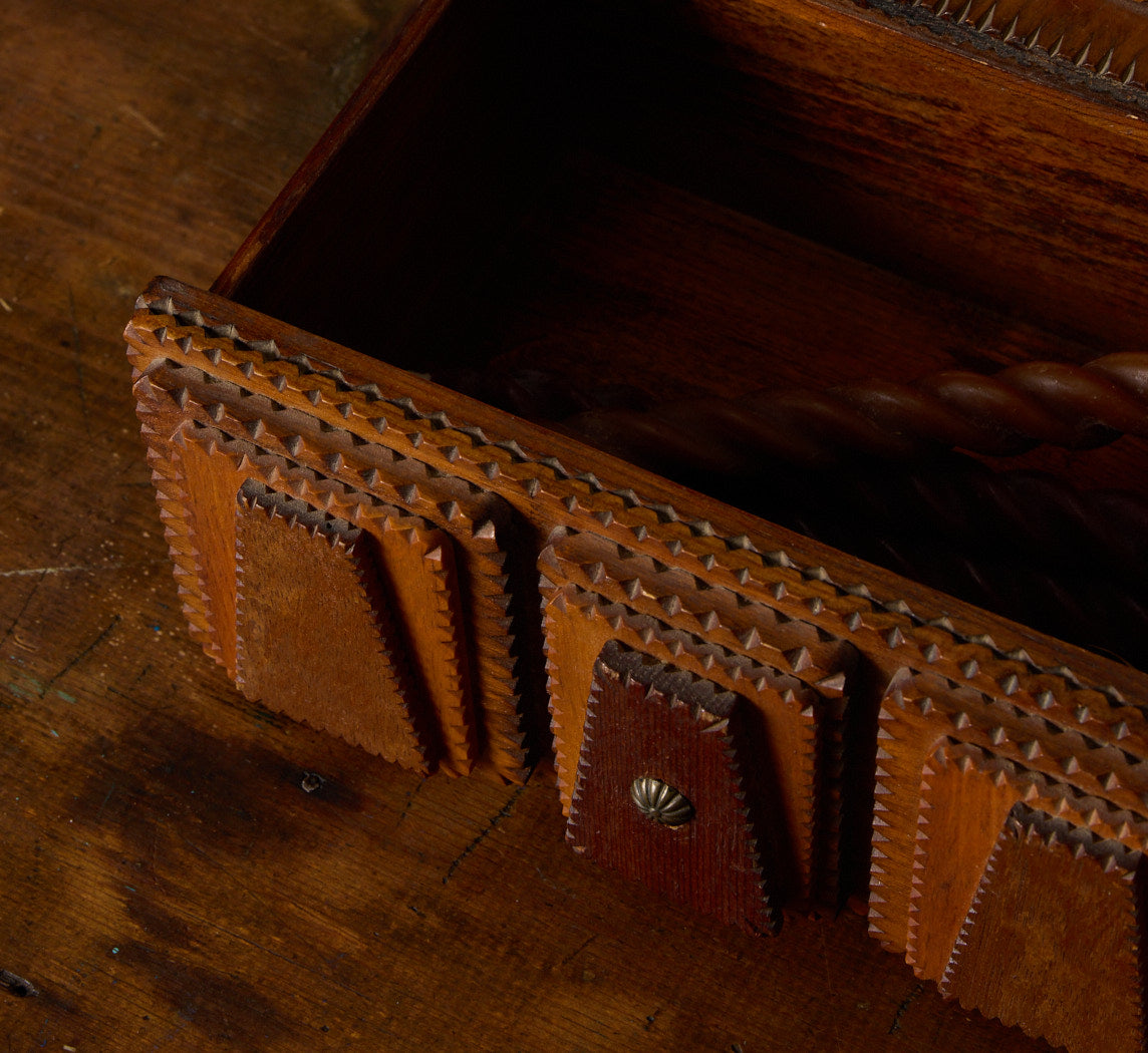 MIXED WOOD TRAMP ART BOX