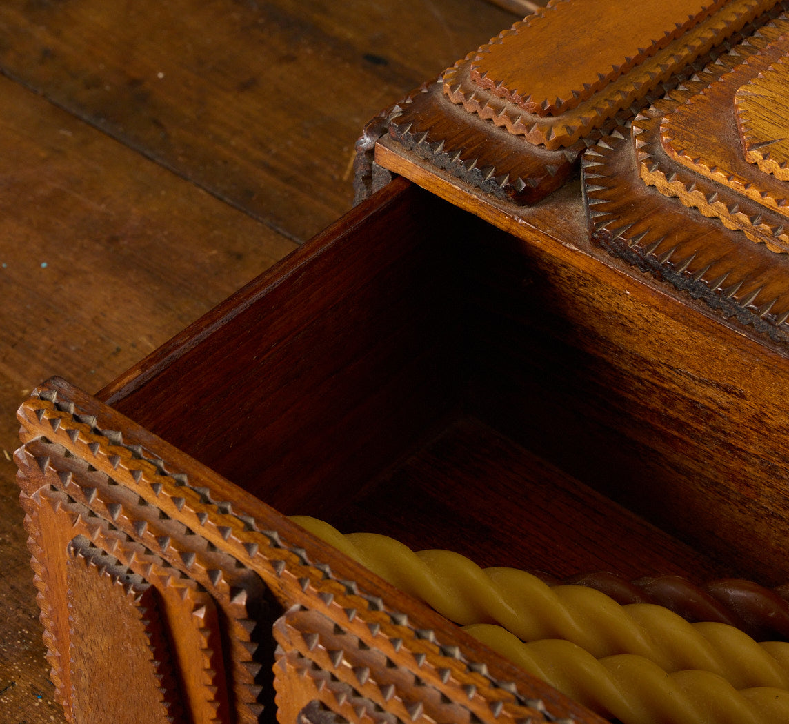 MIXED WOOD TRAMP ART BOX