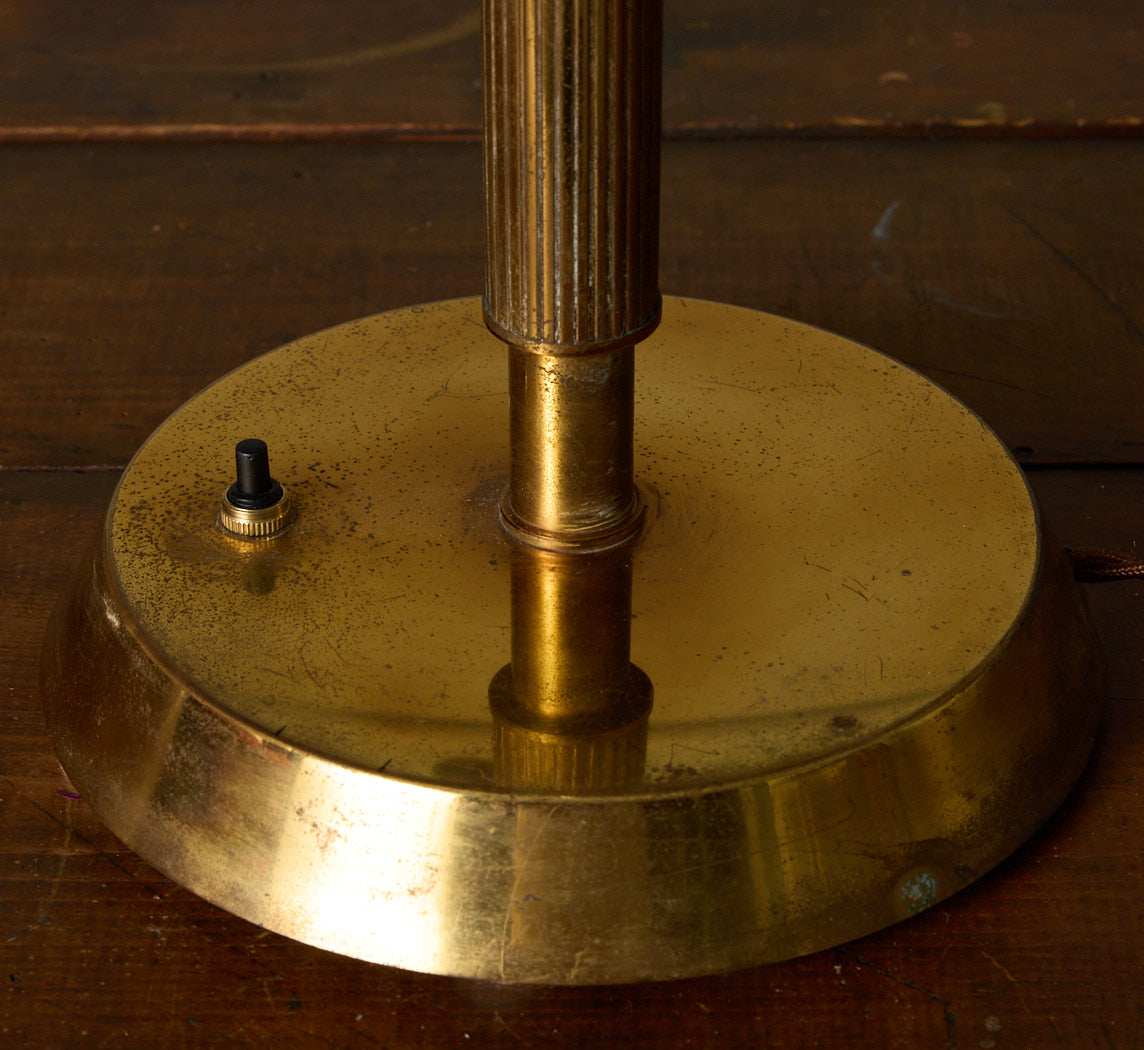 1960S ITALIAN MID-CENTURY ARTICULATING TABLE LAMP IN PATINATED BRASS