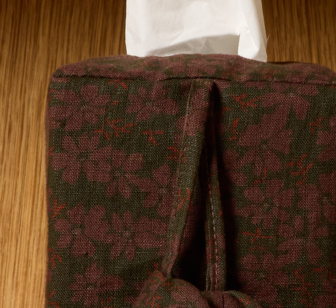 PIERCE & WARD EXPRESSIONIST FLORAL TISSUE BOX COVER WITH BELLS