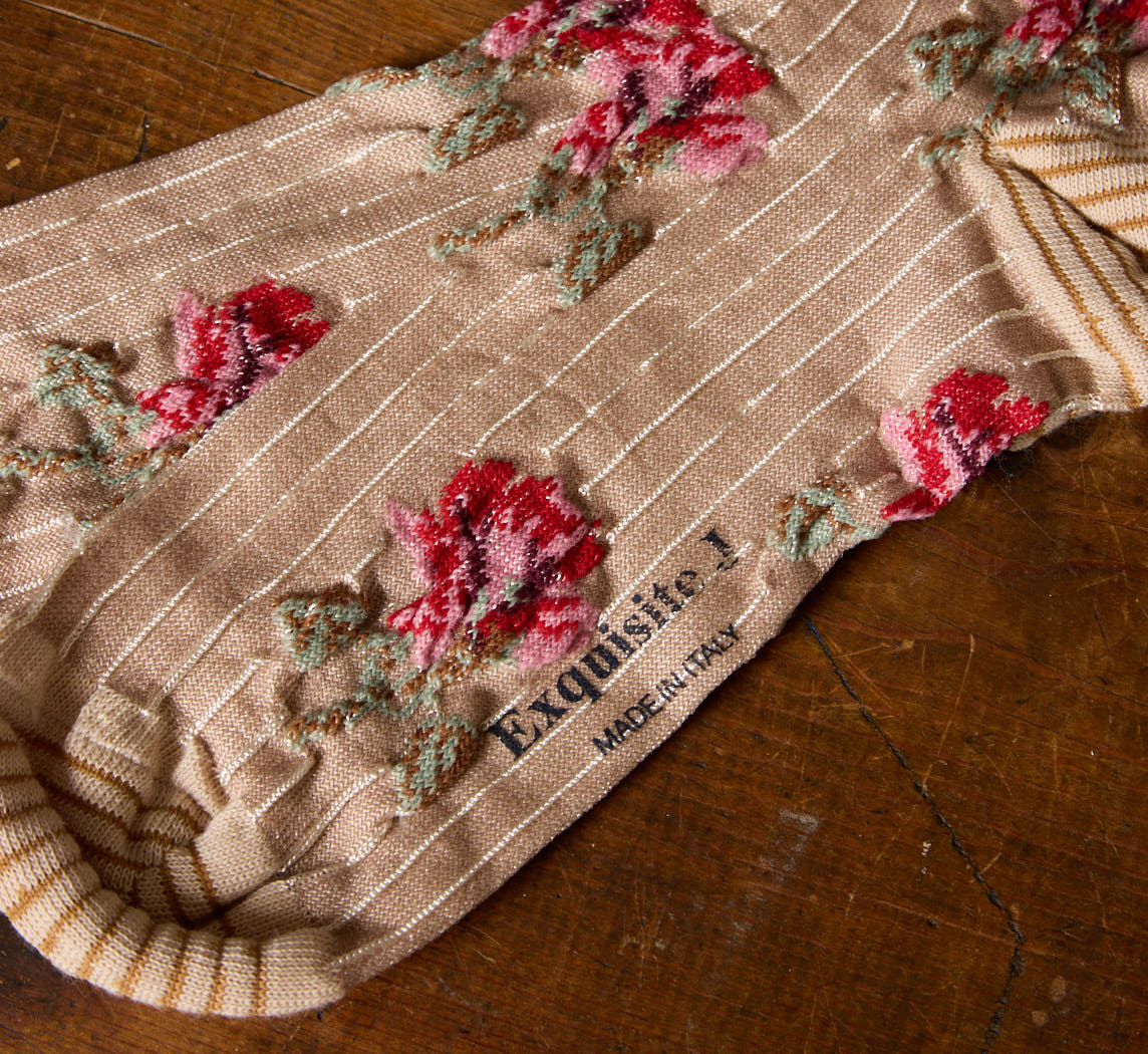 EXQUISITE J SOCKS IN IVORY ROSE