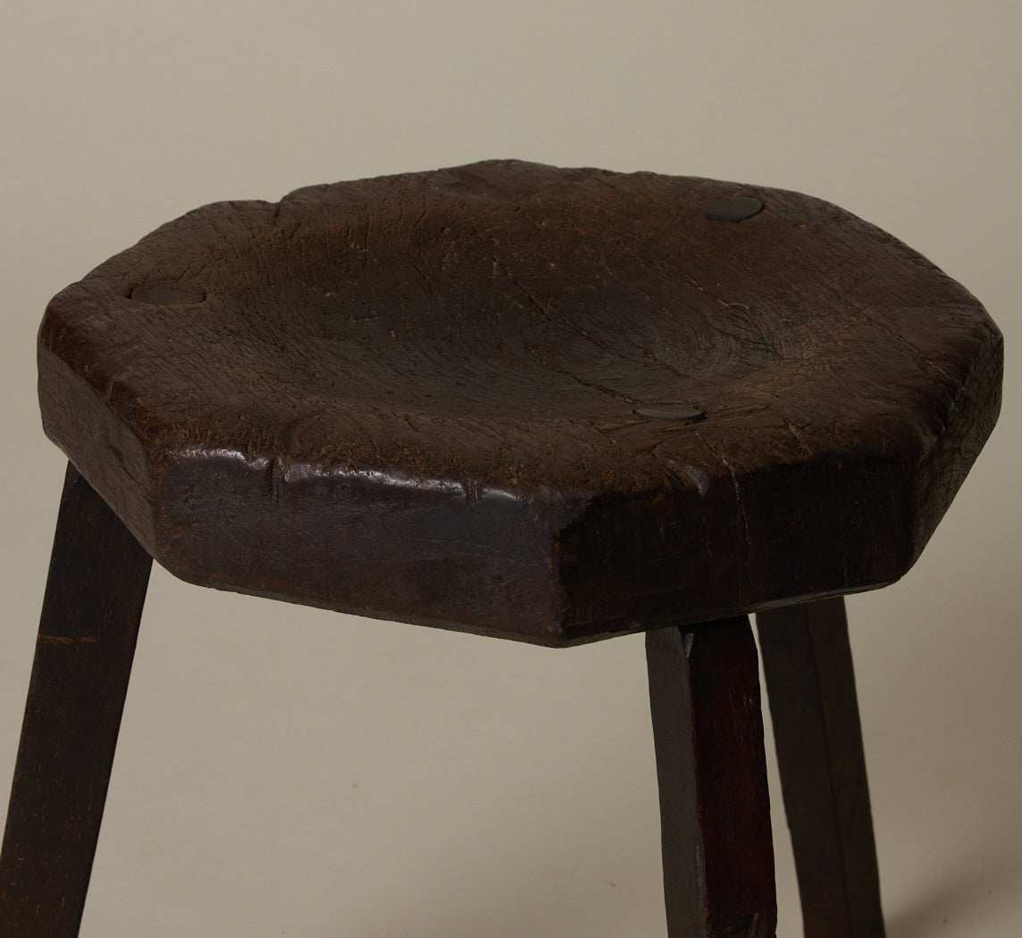 19TH CENTURY DUTCH OAK MILKING STOOL