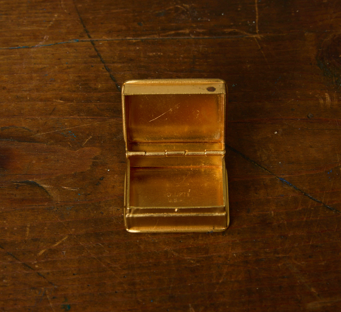 1940S ENAMELED BRASS PETITE PILL BOX WITH HAND PAINTED BOW