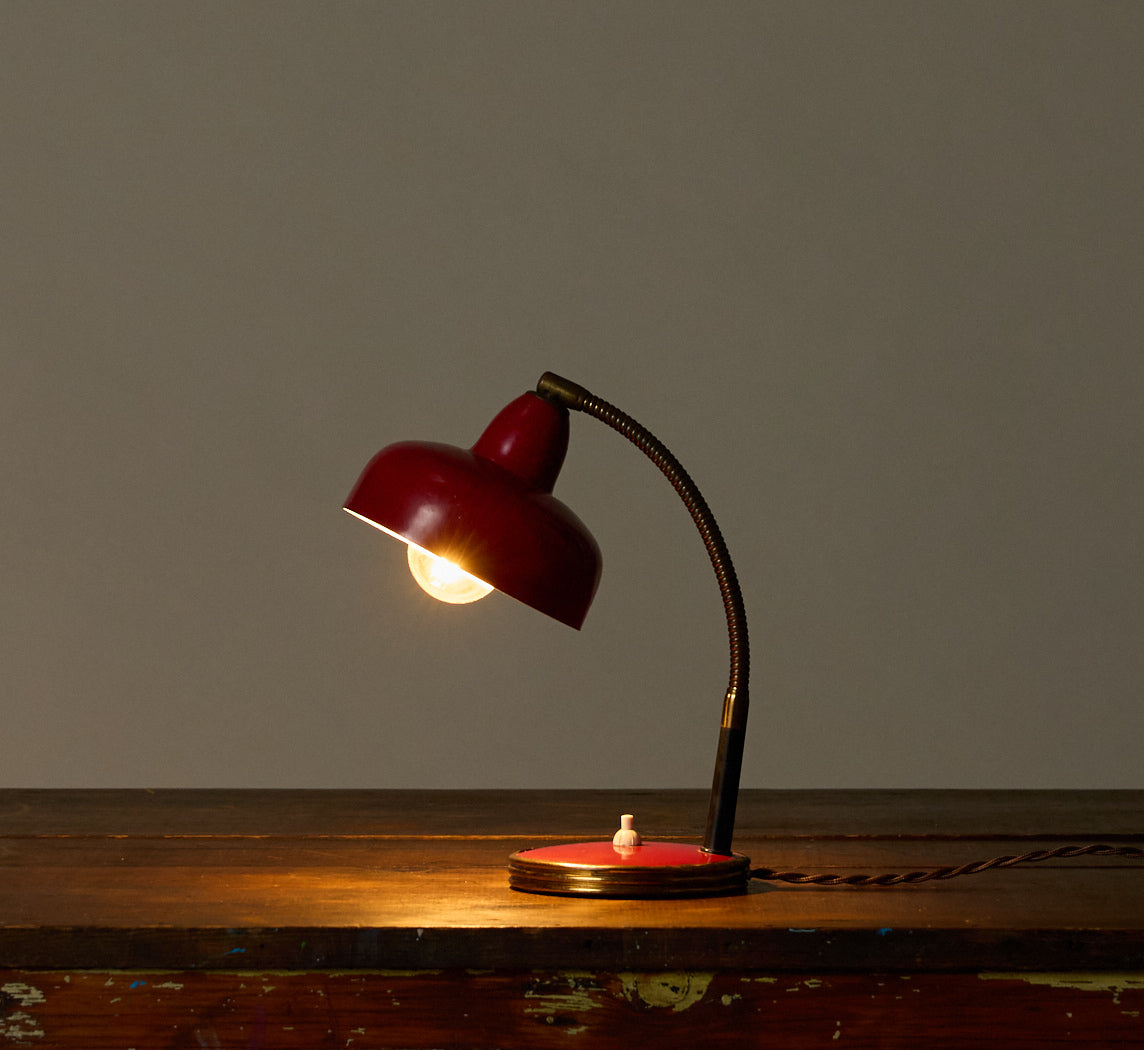 1950S FRENCH MID CENTURY RED AND BRASS GOOSENECK TABLE LAMP