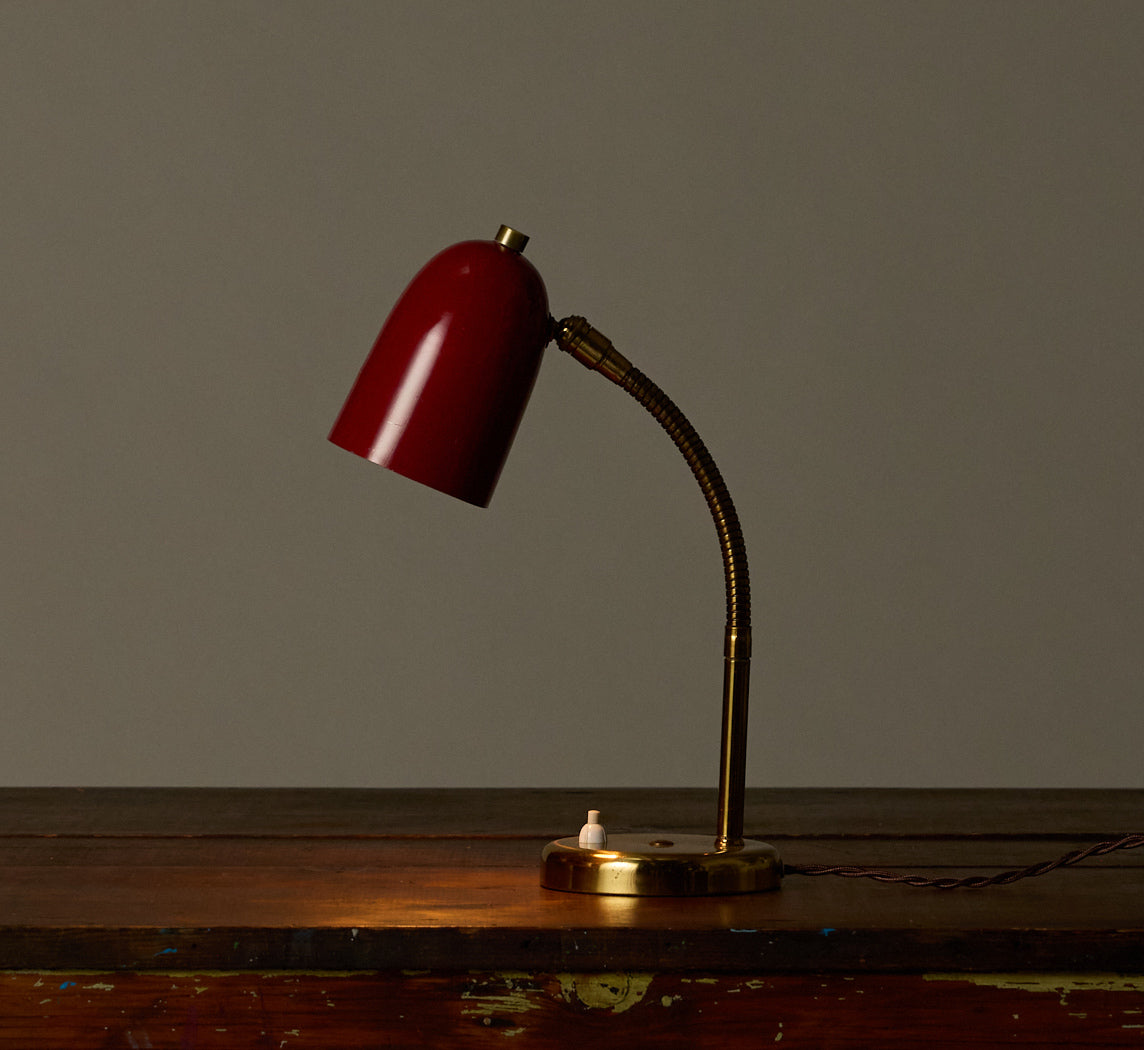 1950S FRENCH MID-CENTURY MODERN BRASS GOOSENECK LAMP WITH RED SHADE