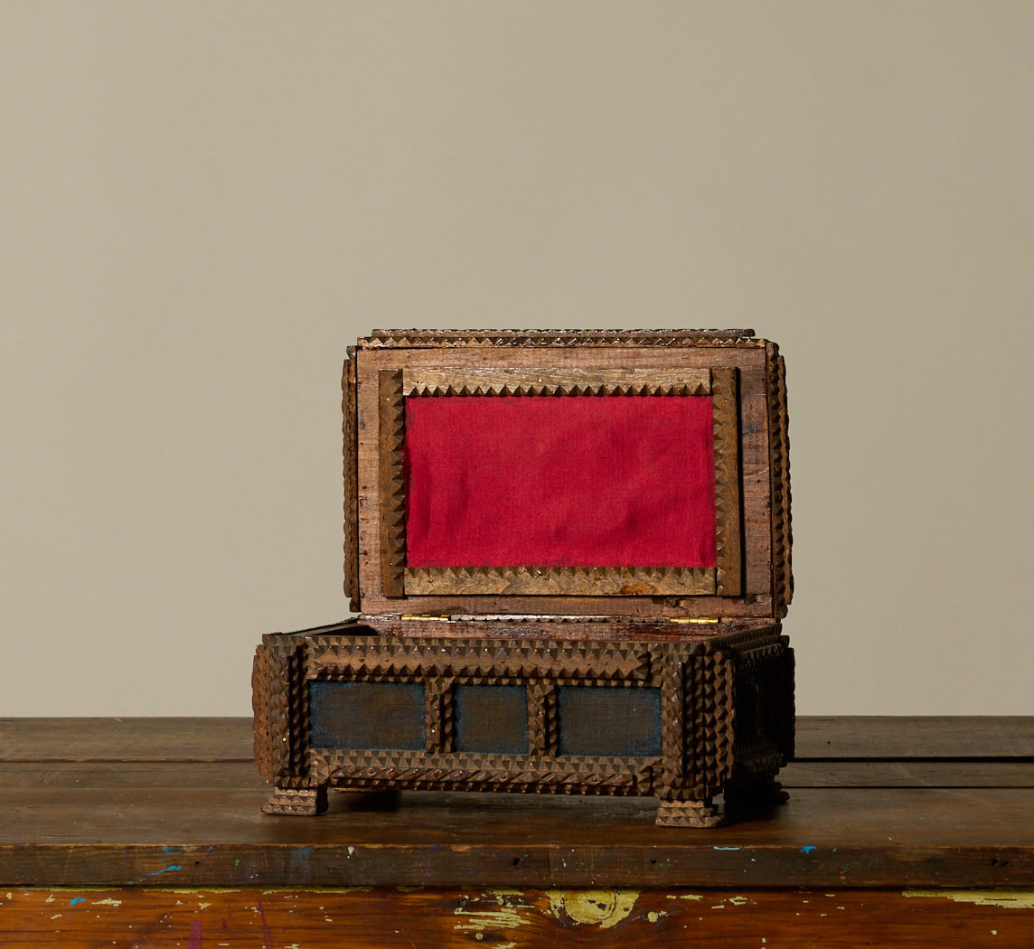 EARLY AMERICAN TRAMP ART JEWELRY BOX