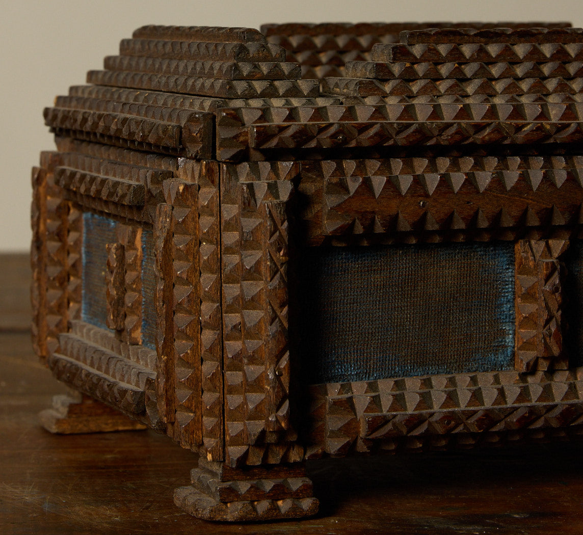 EARLY AMERICAN TRAMP ART JEWELRY BOX