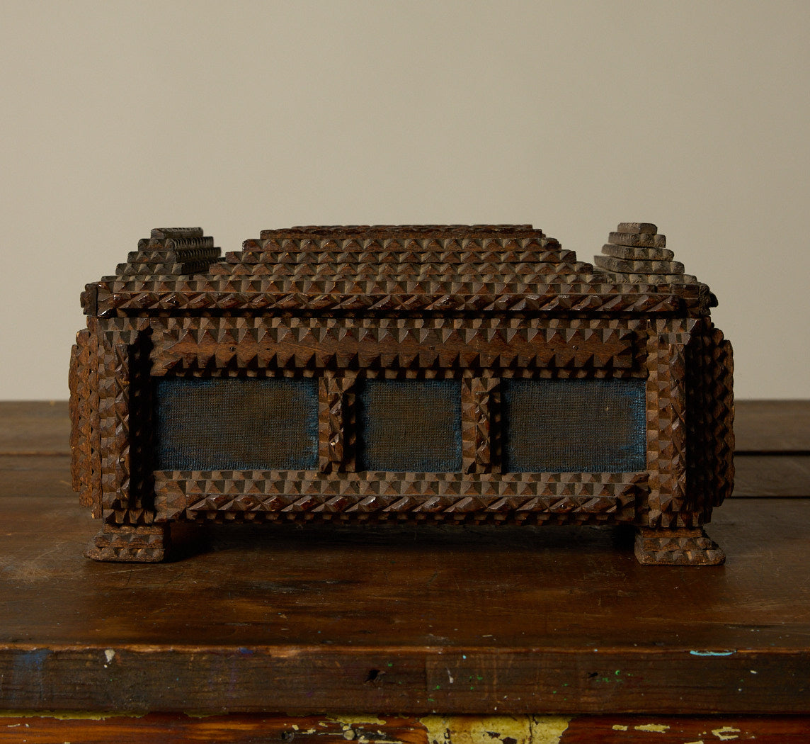 EARLY AMERICAN TRAMP ART JEWELRY BOX