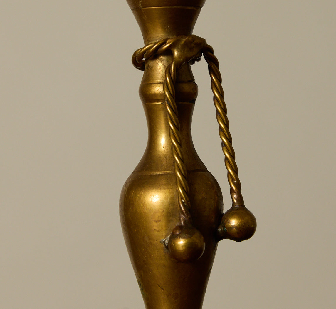 PAIR OF VINTAGE CANDLESTICK HOLDERS WITH BRASS ROPE