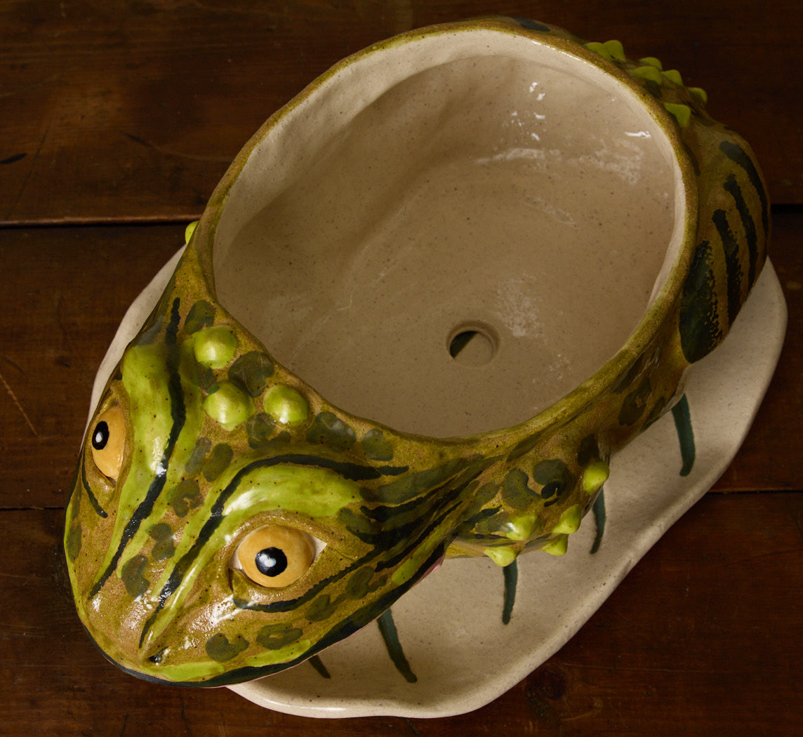 PEARCE WILLIAMS FROG PLANTER WITH LILY PAD PLATE SMALL