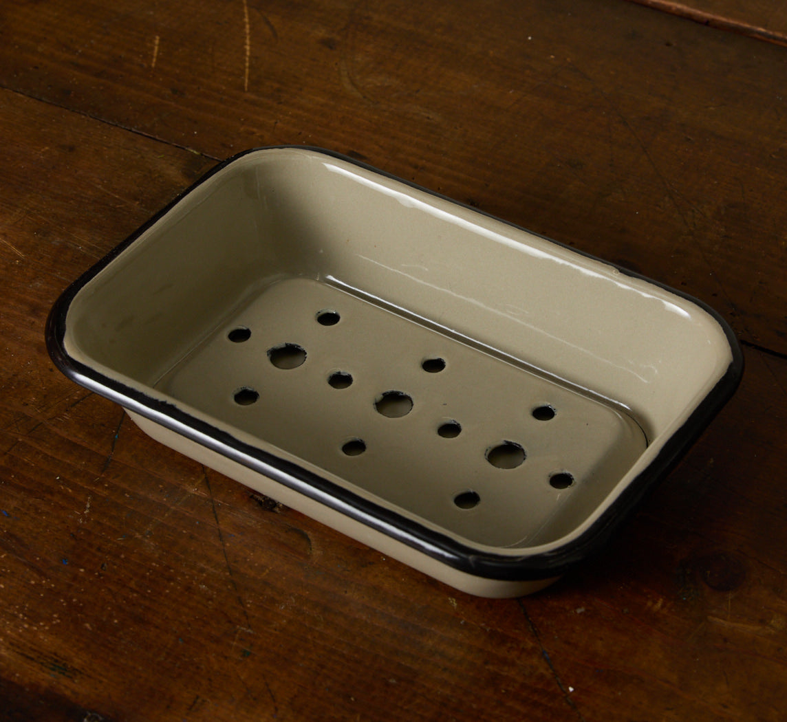 ENAMEL SOAP DISH IN OYSTER