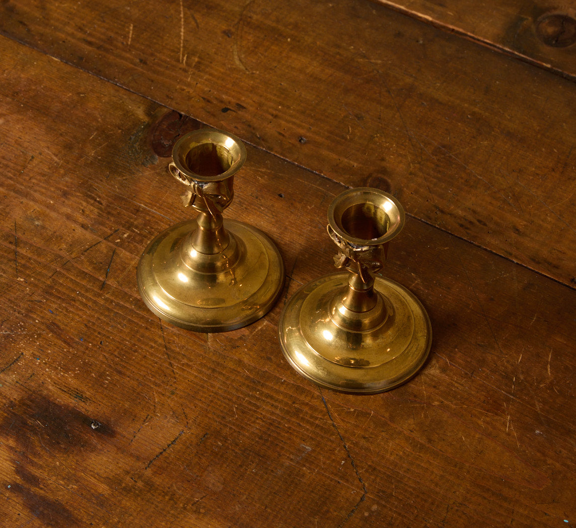 VINTAGE BRASS CANDLESTICK HOLDERS WITH PETITE BOWS