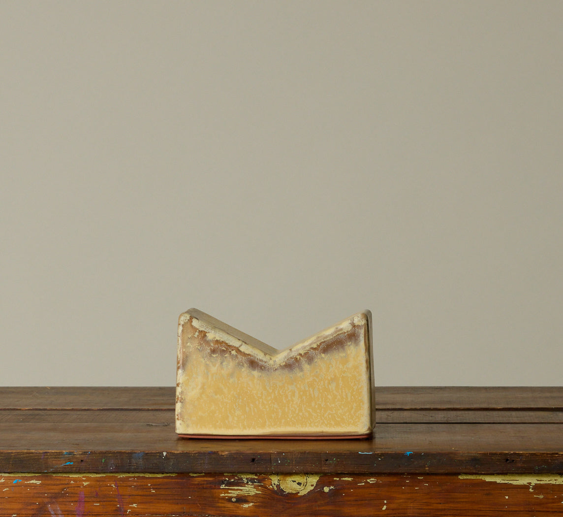 APARTAMENTO CERAMIC BOOKSTAND BY XAVIER MANOSA