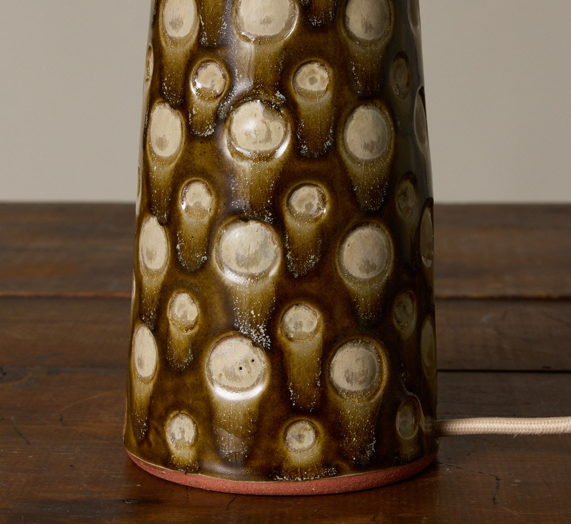 CASA ALFARERA POLKA LAMP IN CARAMEL BROWN WITH CREAM DOTS