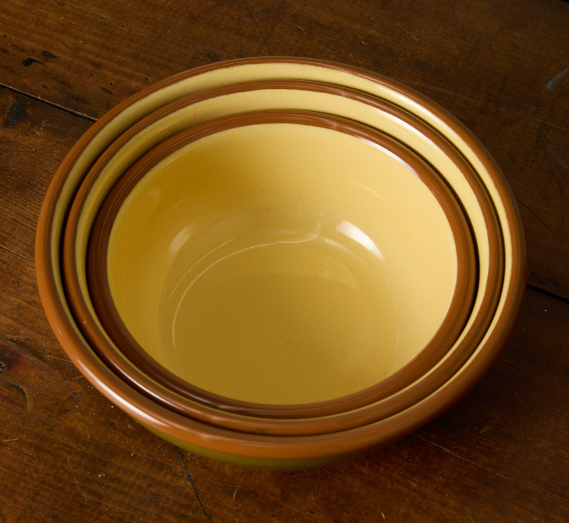 ENAMEL NESTING BOWLS IN MEADOW