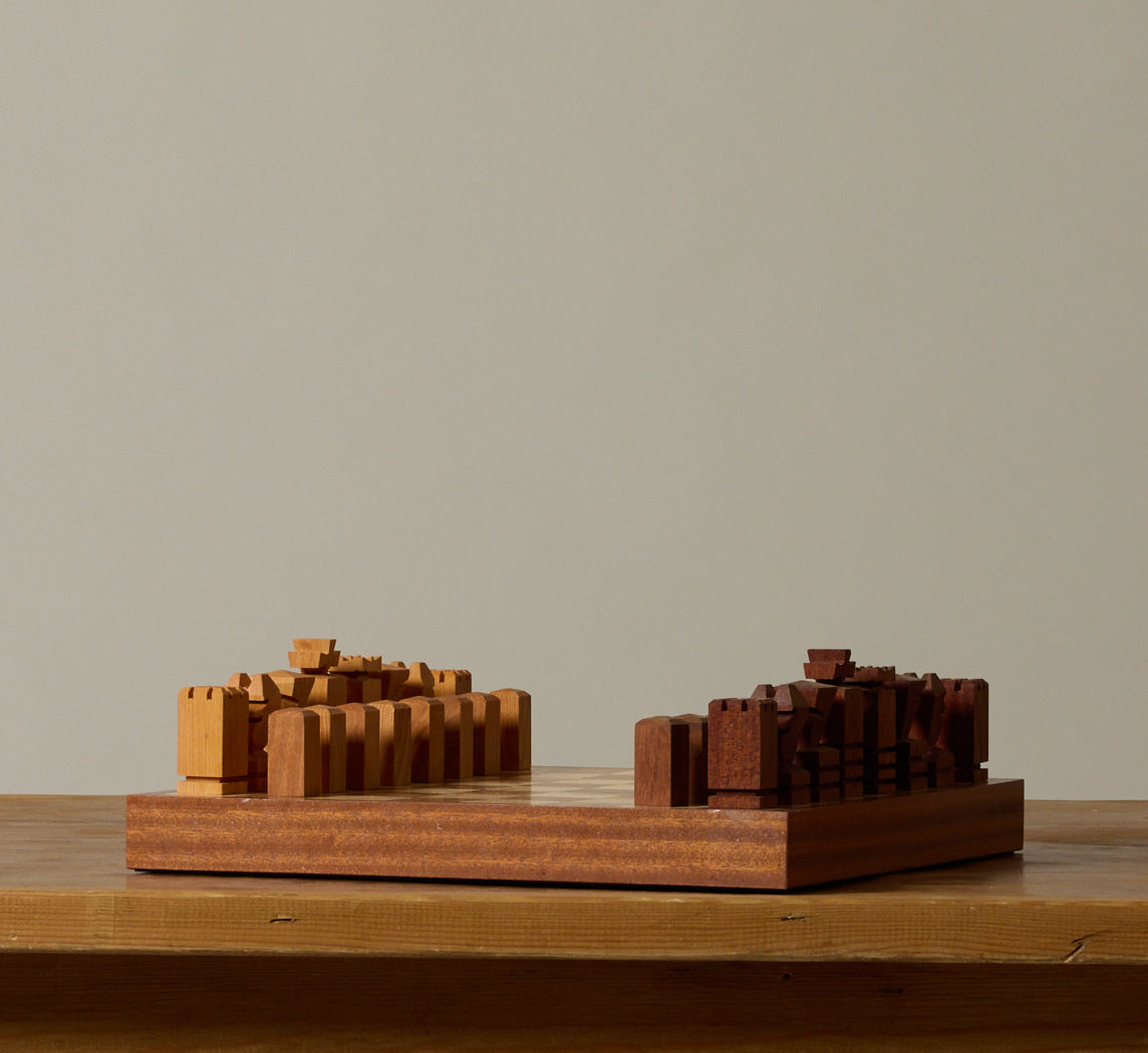 DUTCH MODERNIST HAND CRAFTED CHESS SET WITH WOOD STORAGE BOX I