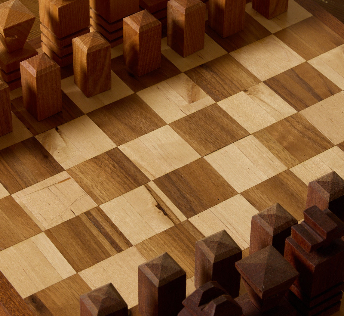 DUTCH MODERNIST HAND CRAFTED CHESS SET WITH WOOD STORAGE BOX I