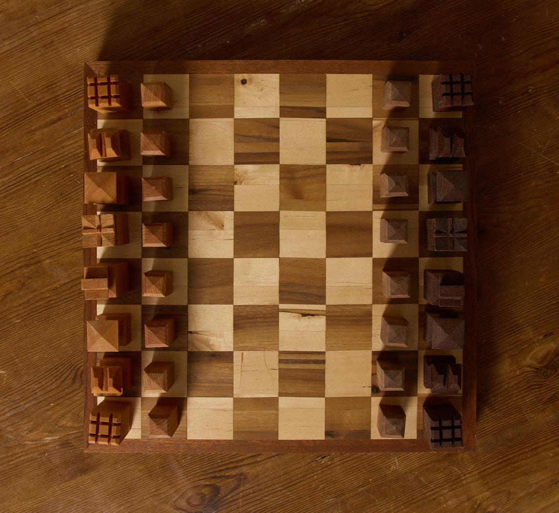 DUTCH MODERNIST HAND CRAFTED CHESS SET WITH WOOD STORAGE BOX I