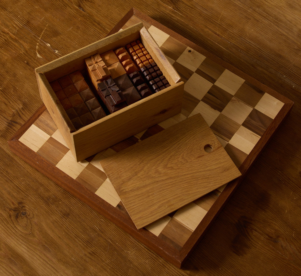 DUTCH MODERNIST HAND CRAFTED CHESS SET WITH WOOD STORAGE BOX I