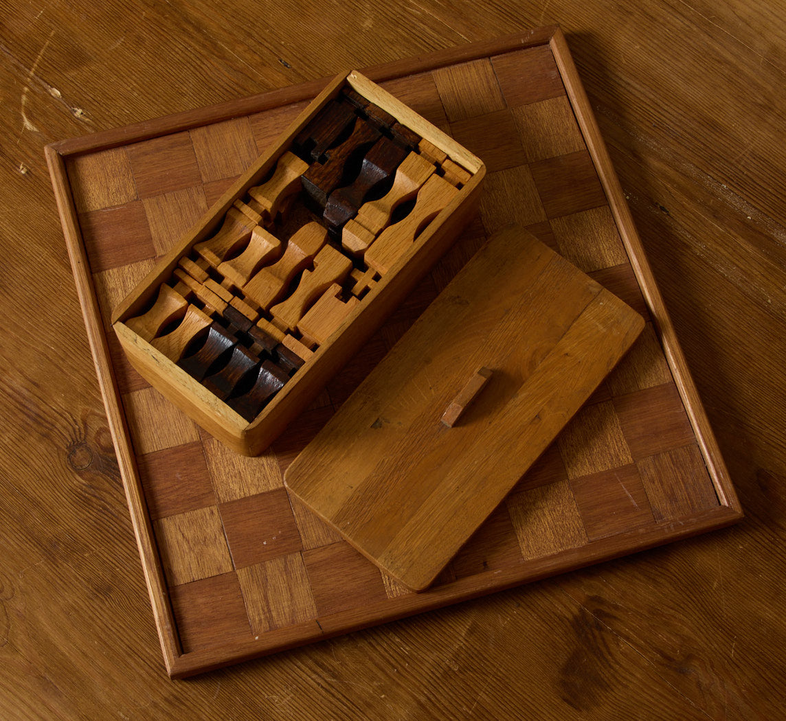 DUTCH MODERNIST HAND CRAFTED CHESS SET WITH WOOD STORAGE BOX II
