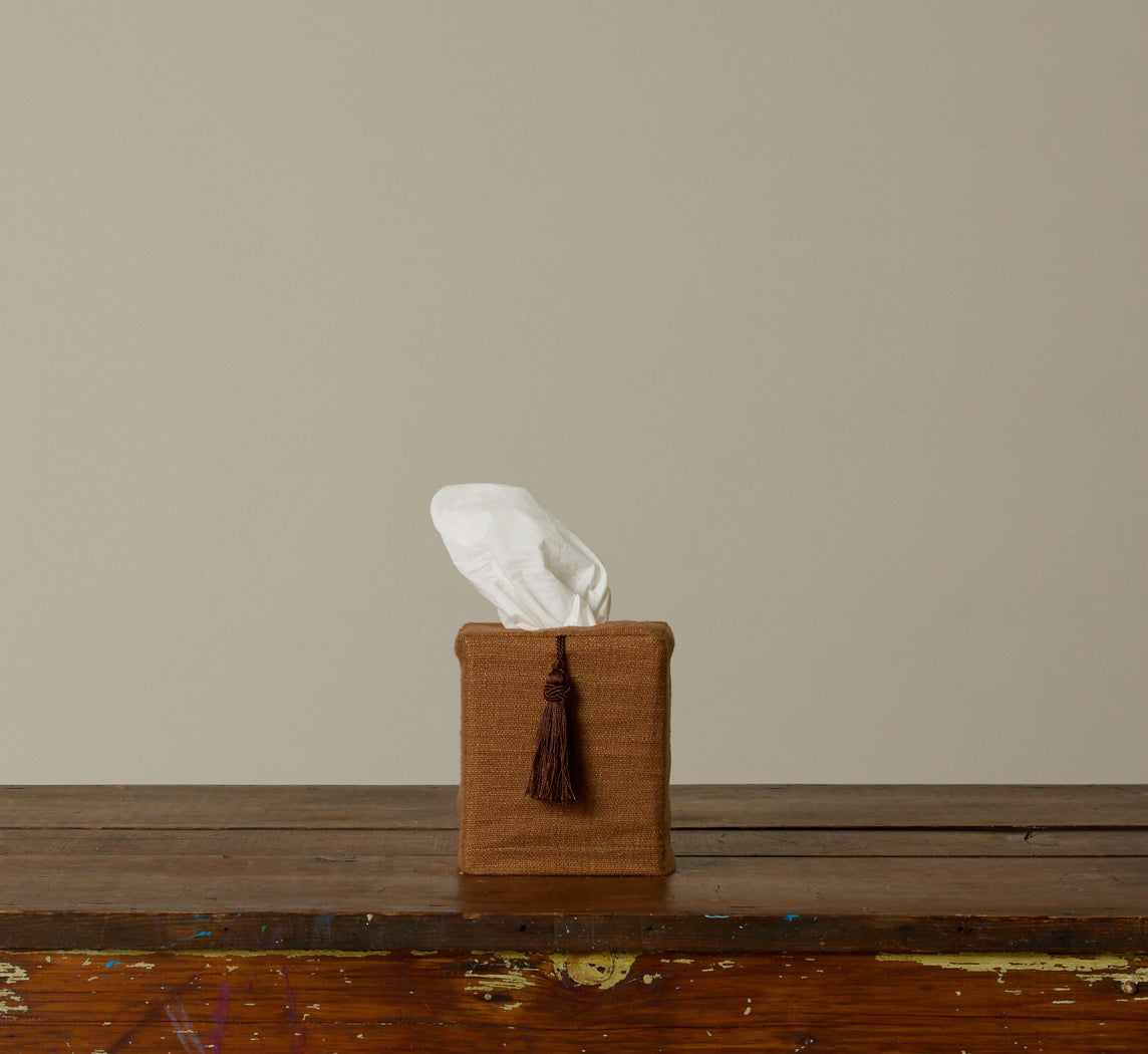 PIERCE & WARD CARAMEL TISSUE BOX COVER IN RAW SILK