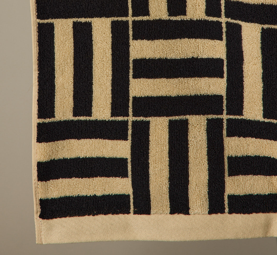 BAINA WILLIS POOL TOWEL IN SAND & NOIR