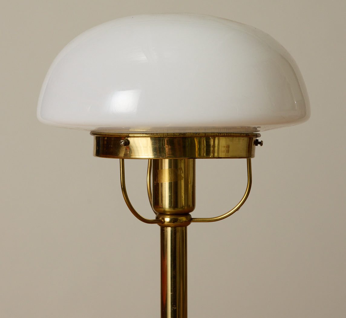 MID CENTURY ITALIAN BRASS AND OPALINE GLASS TABLE LAMP