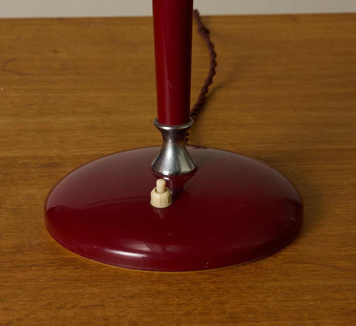 MID CENTURY DEEP RED LACQUERED TABLE LAMP