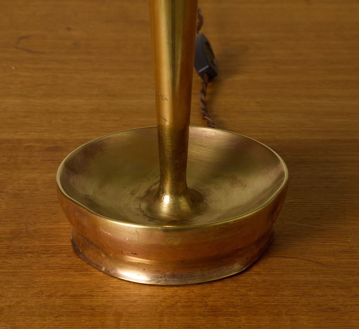 MID CENTURY BRASS TABLE LAMP WITH DOME SHADE