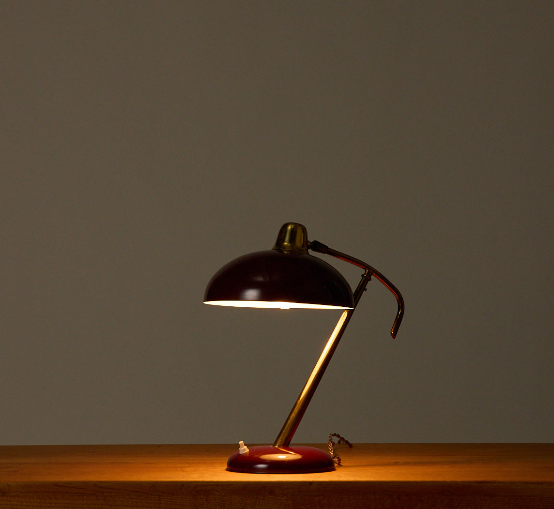MID CENTURY ITALIAN BURGUNDY LACQUERED TABLE LAMP