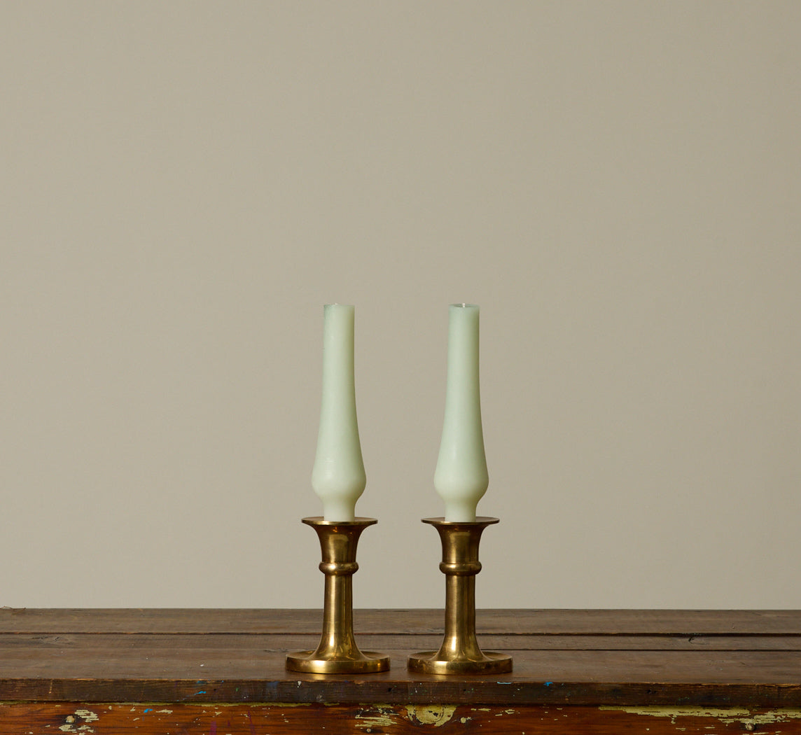 HANDS CHIMNEY CANDLE IN SPRING