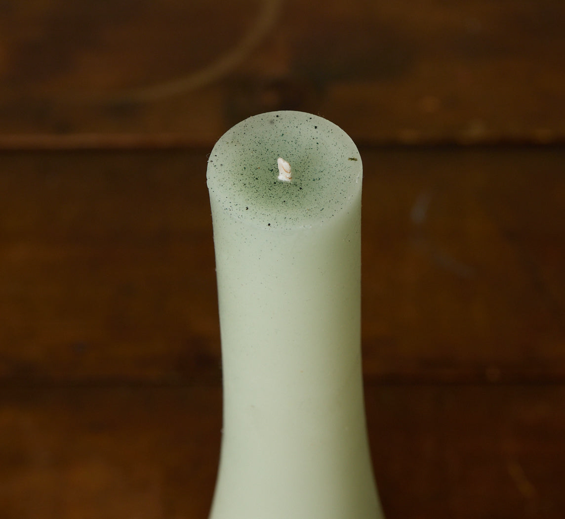 HANDS CHIMNEY CANDLE IN SPRING