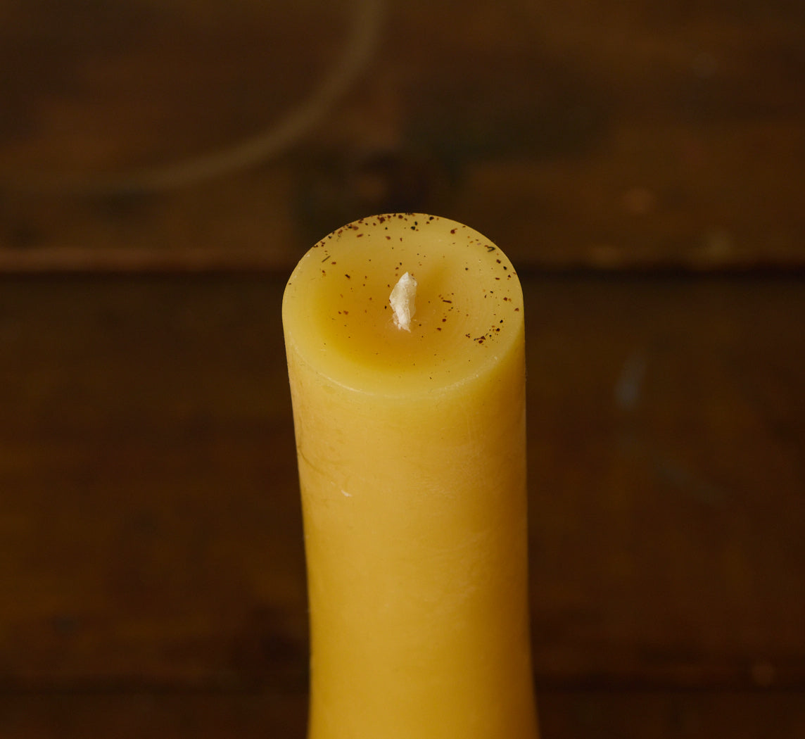 HANDS CHIMNEY CANDLE IN NATURAL