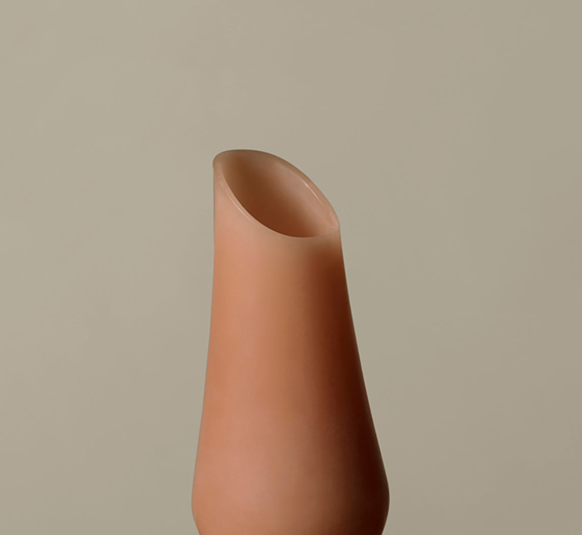 HANDS WAX VASE IN BLUSH