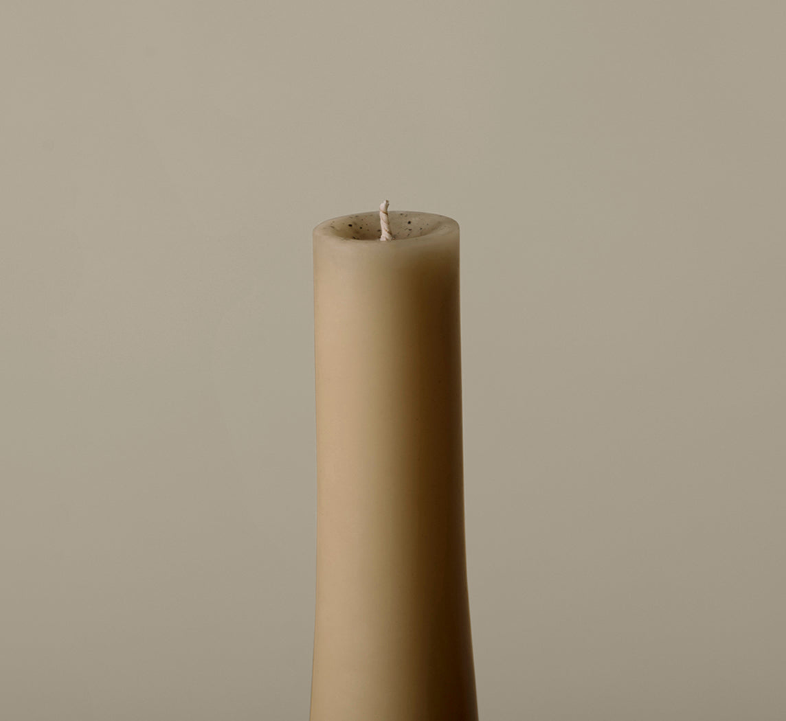 HANDS CHIMNEY CANDLE IN TAUPE