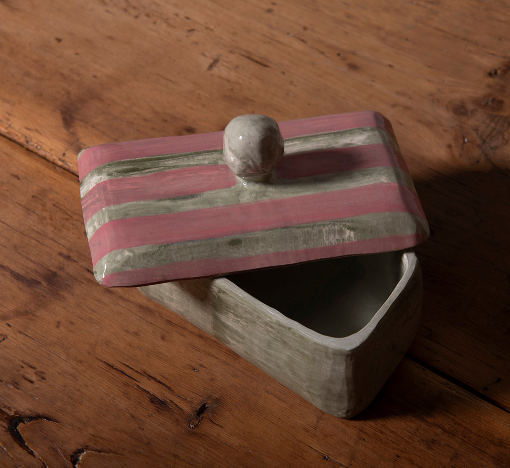 BUTTER DISH IN GREEN MARBLE WITH PINK STRIPE