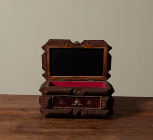 VINTAGE TRAMP ART JEWELRY BOX WITH BOTANICAL MOTIFS