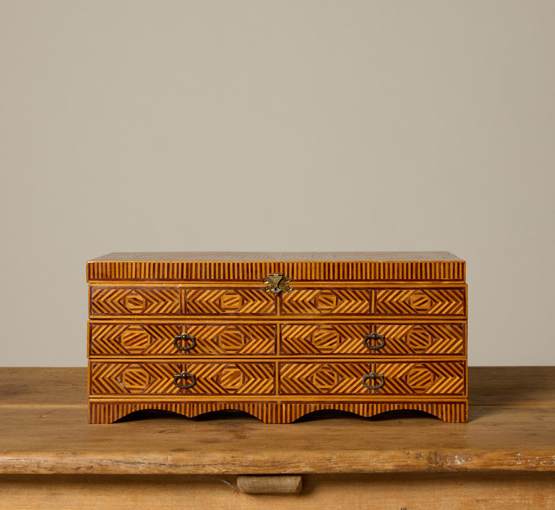 MATCHSTICK INLAY BOX LINED WITH RED VELVET