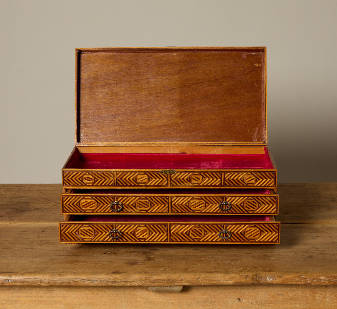 MATCHSTICK INLAY BOX LINED WITH RED VELVET