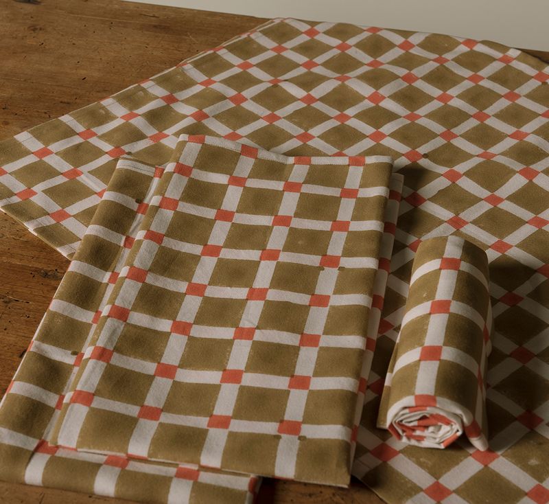 CHECKERBOARD BLOCK-PRINT TEA TOWEL IN OLIVE AND RED