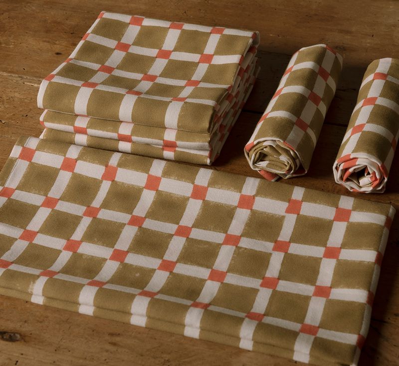 CHECKERBOARD BLOCK-PRINT TEA TOWEL IN OLIVE AND RED