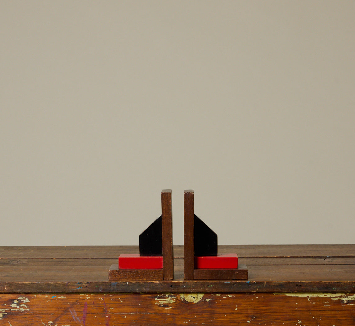 PAIR OF AMSTERDAM SCHOOL WOODEN BOOKENDS, C.1925