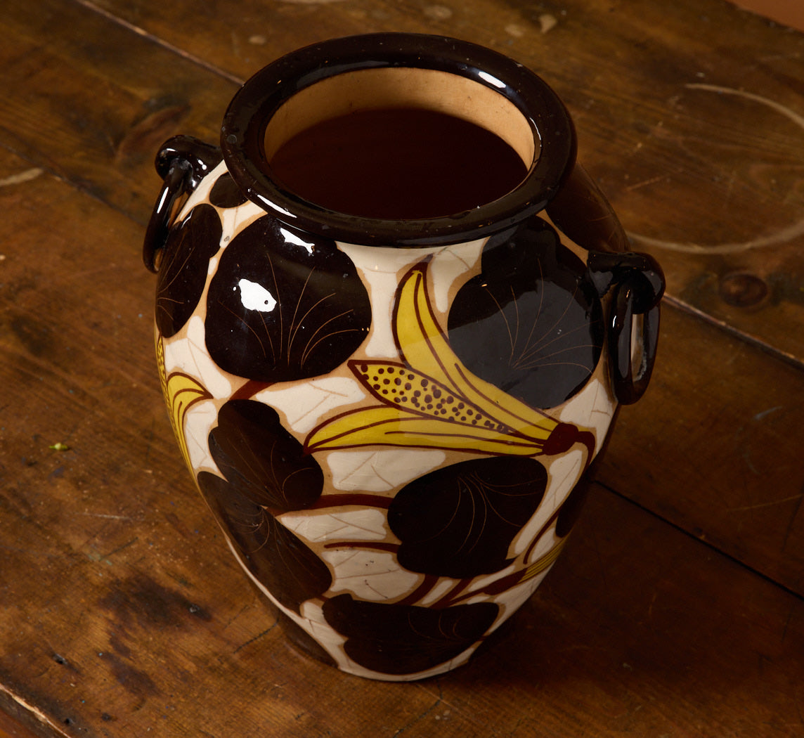 1930S ITALIAN NOVECENTO PAINTED LILY MAJOLICA VASE