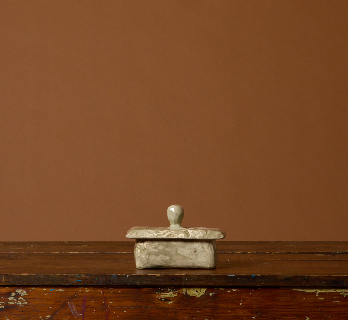 BUTTER DISH IN GREEN MARBLE