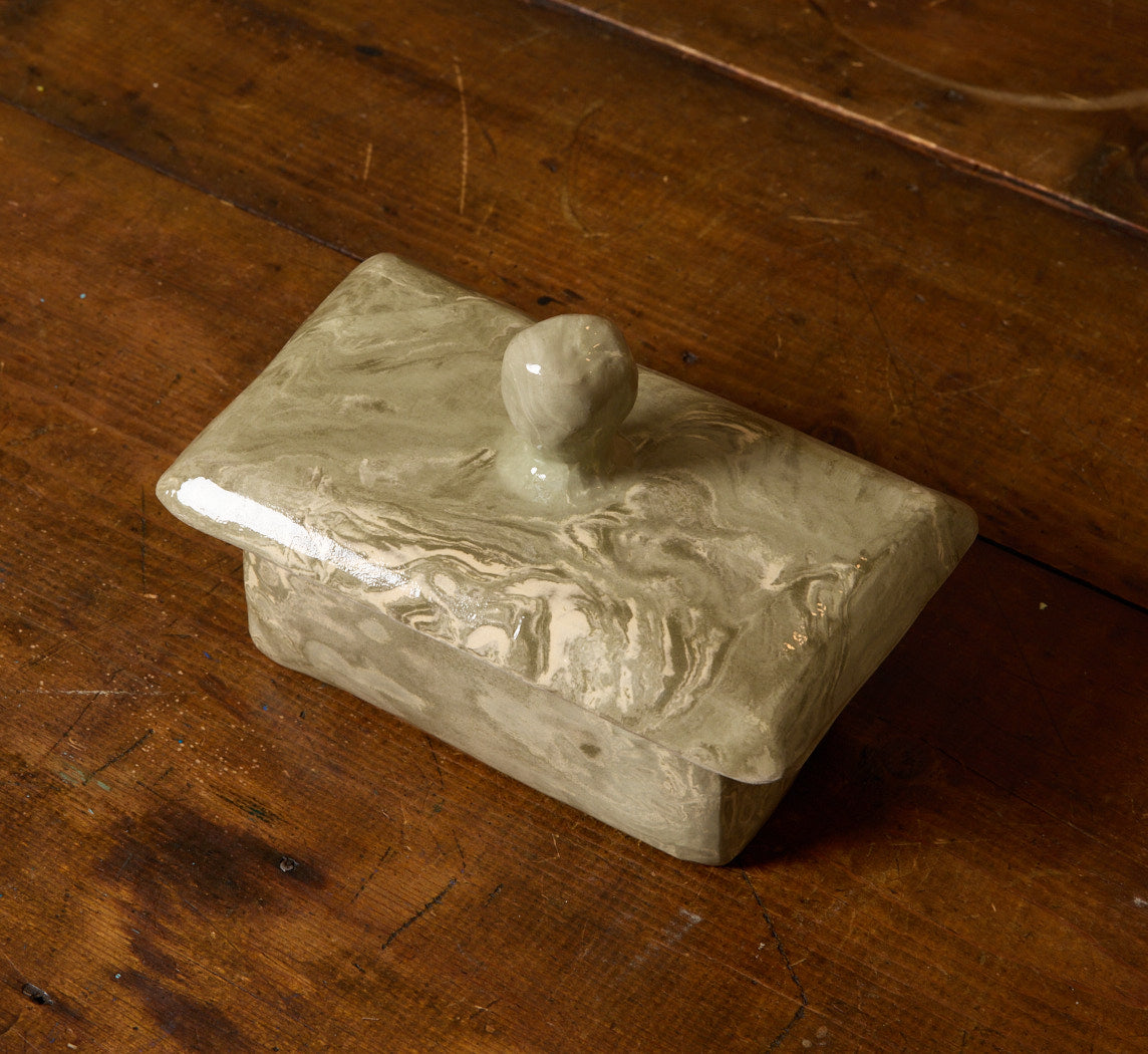 BUTTER DISH IN GREEN MARBLE